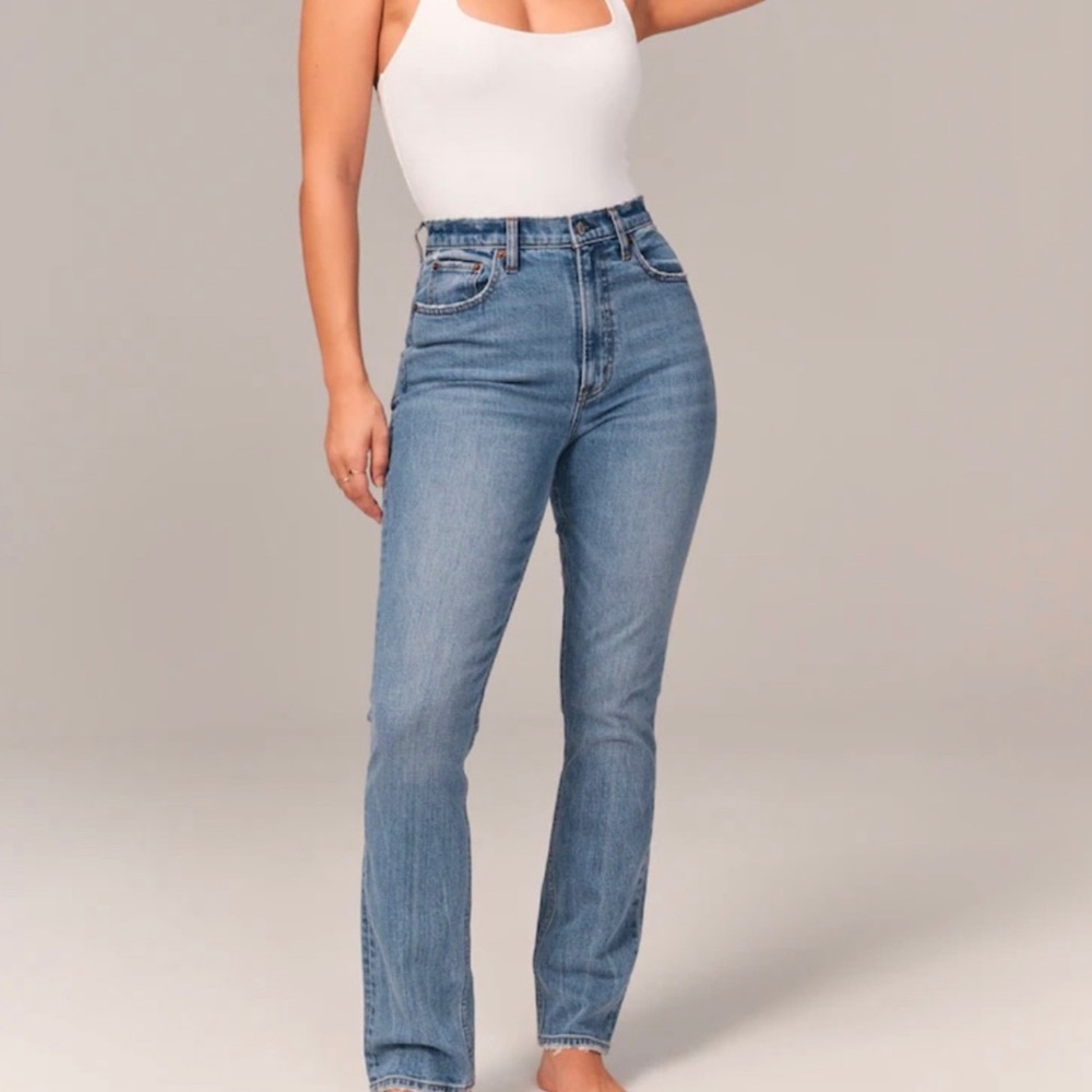 NWT Abercrombie & Fitch The 90’s Slim Straight Ultra High Rise Size 4R